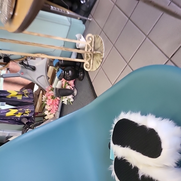 NWT Youth S/M Fuzzy Yeti Christmas Shoppe Slippers Furry White Blue Glitter - Picture 6 of 10